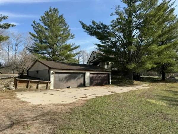 $380,000 | 21632 90th Avenue, Evart, MI 49631