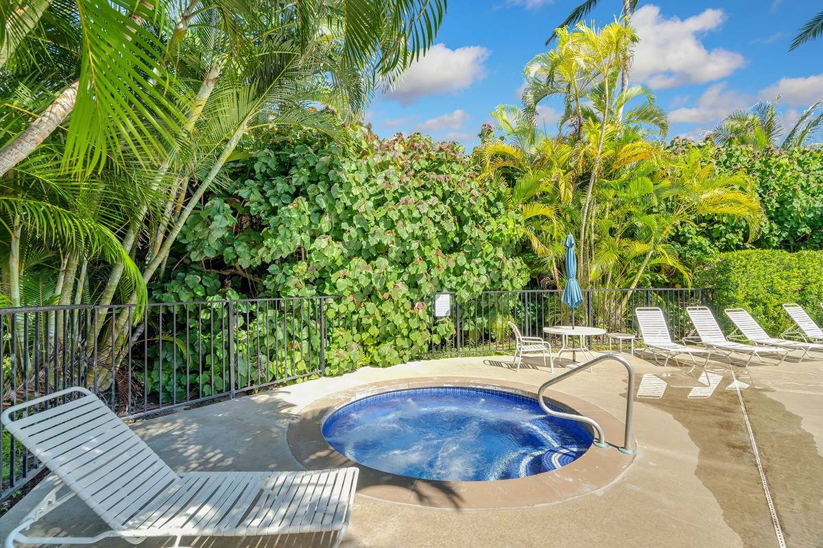 525 Aleka Loop, Unit C5 Kapaa, HI 96746 - Photo 23 of 24 a view of a garden with a fountain