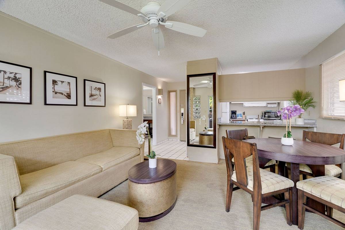 525 Aleka Loop, Unit C5 Kapaa, HI 96746 - Photo 4 of 24 a living room with furniture and a chandelier