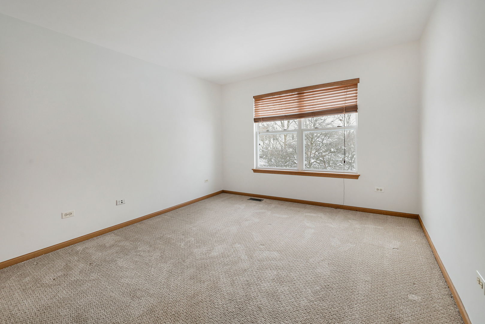 1529 Keystone Court Elgin, IL 60120 - Photo 15 of 22 an empty room with a window