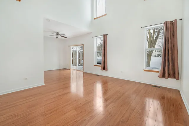 $289,900 | 1529 Keystone Court, Elgin, IL 60120