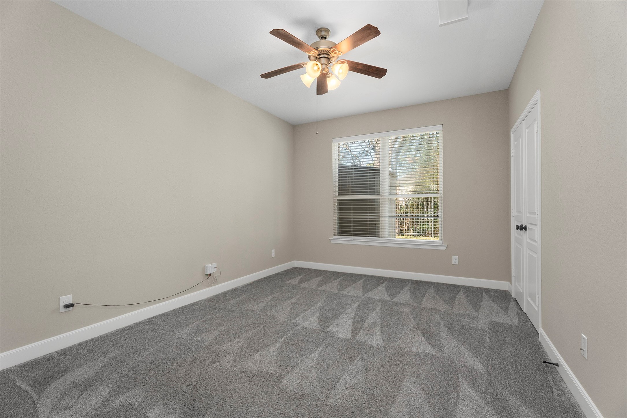 6326 Cash Oaks Drive Spring, TX 77379 - Photo 24 of 49 Downstairs bedroom with its own ensuite full bath.