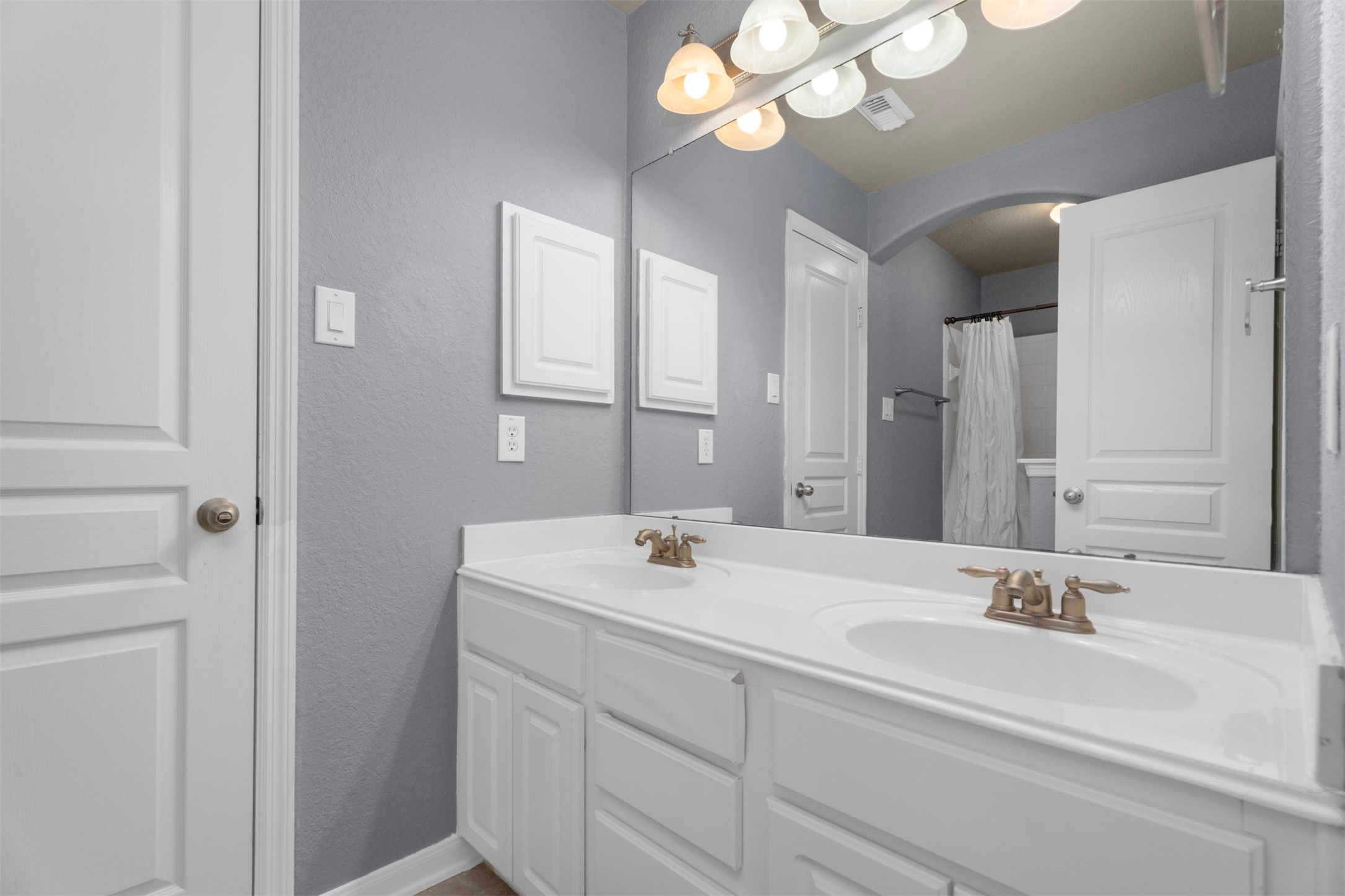 6326 Cash Oaks Drive Spring, TX 77379 - Photo 40 of 49 Full bath upstairs.