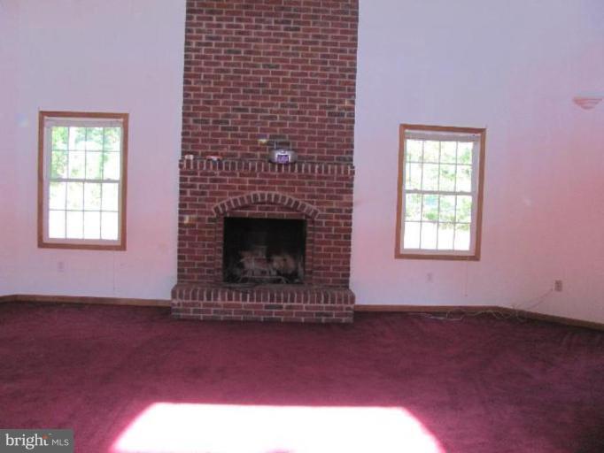 10018 Putman Road Frederick, MD 21702 - Photo 5 of 19 Living Room