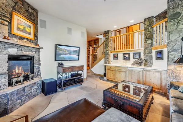 $3,299,000 | 731 Lakeview Circle, Silverthorne, CO 80498