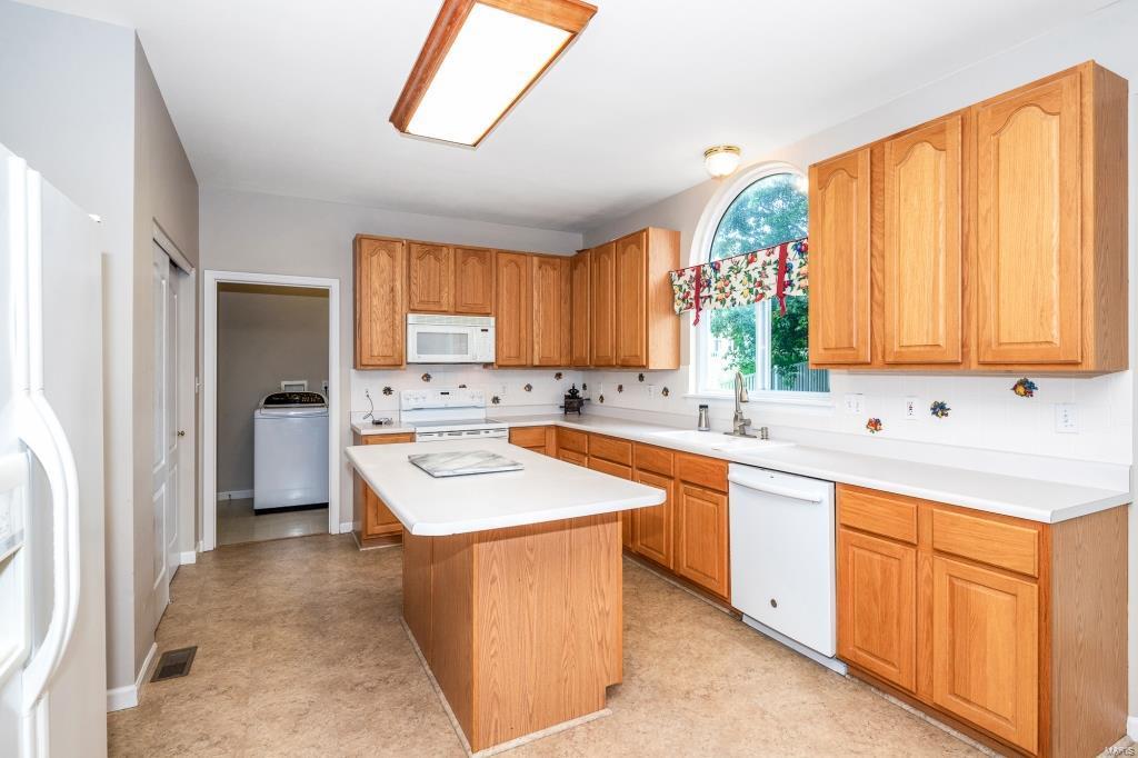 613 Raintree Crossing O'Fallon, MO 63366 - Photo 8 of 29