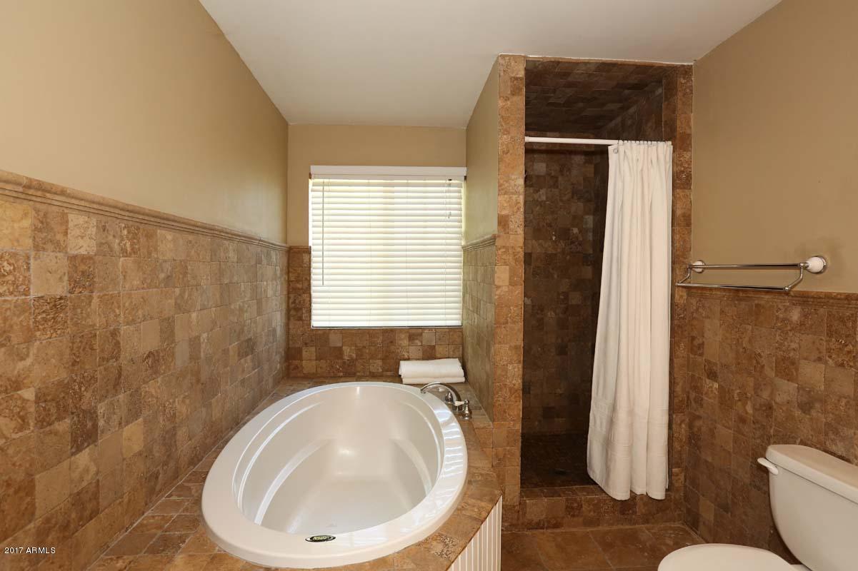 5214 North 33rd Street Phoenix, AZ 85018 - Photo 16 of 40 Hall Bath-Garden Tub