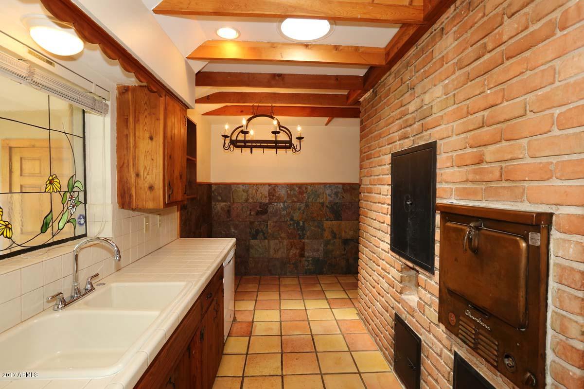 5214 North 33rd Street Phoenix, AZ 85018 - Photo 7 of 40 Kitchen2