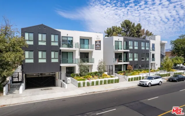 $3,672 | 11445 Riverside Drive, Unit 208, North Hollywood, CA 91602