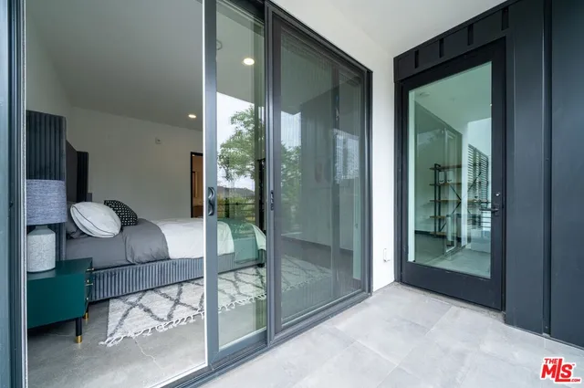 $3,672 | 11445 Riverside Drive, Unit 208, North Hollywood, CA 91602