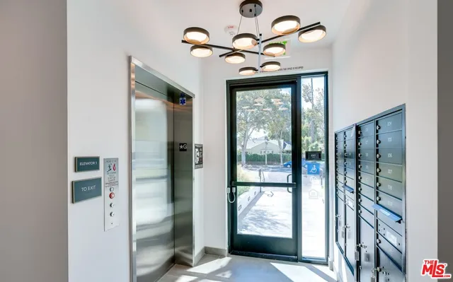 $3,672 | 11445 Riverside Drive, Unit 208, North Hollywood, CA 91602