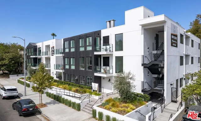 $3,672 | 11445 Riverside Drive, Unit 208, North Hollywood, CA 91602