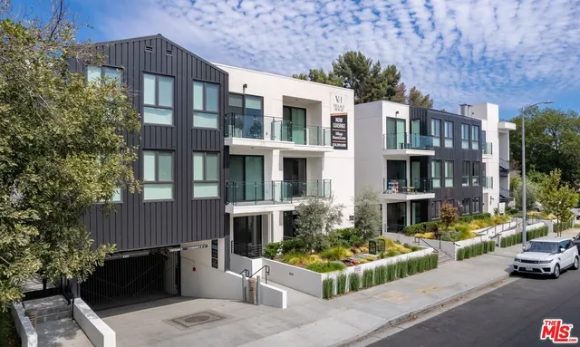 $3,672 | 11445 Riverside Drive, Unit 208, North Hollywood, CA 91602