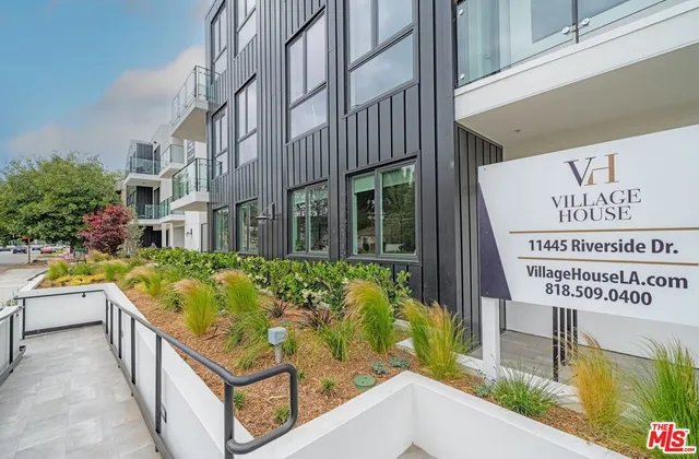 $3,672 | 11445 Riverside Drive, Unit 208, North Hollywood, CA 91602