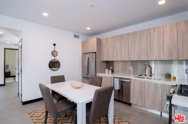 $3,672 | 11445 Riverside Drive, Unit 208, North Hollywood, CA 91602