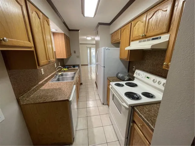 $1,400 | 1824 Hickory Avenue, Unit A, Harahan, LA 70123