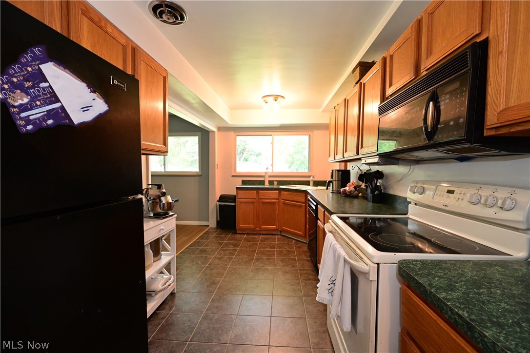 1919 West Pleasant Valley Road Cleveland, OH 44134 - Photo 12 of 24 Kitchen