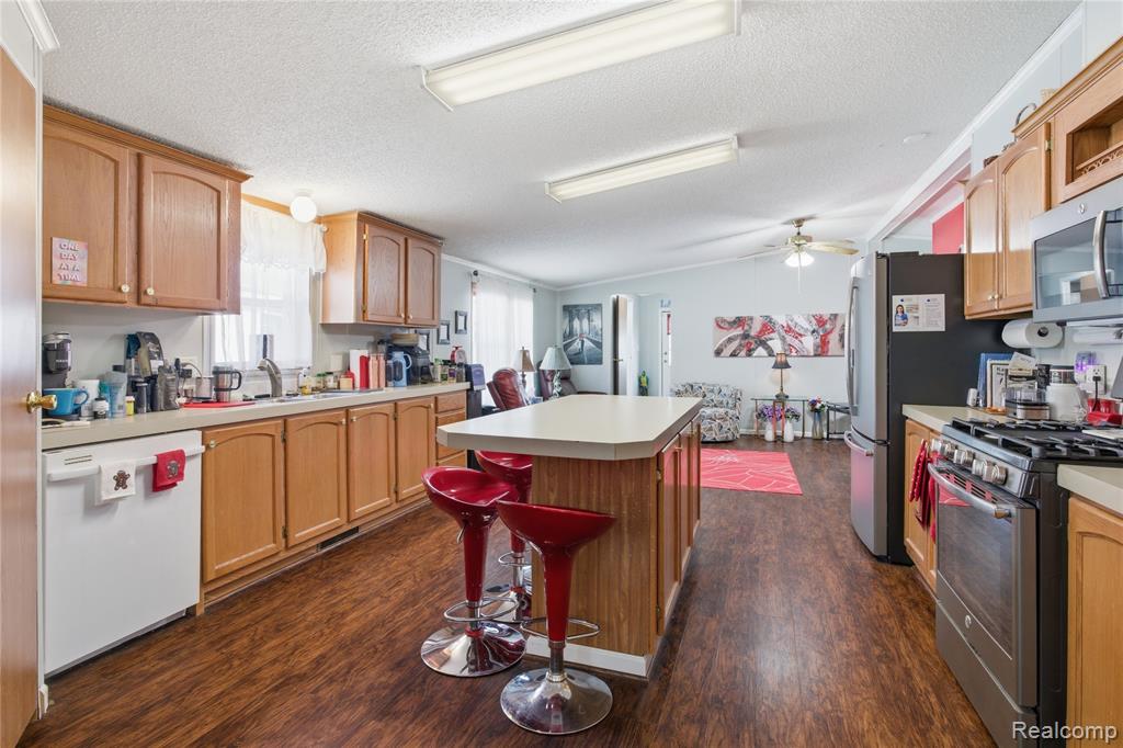 9857 Rembrandt Way Fenton, MI 48430 - Photo 4 of 44