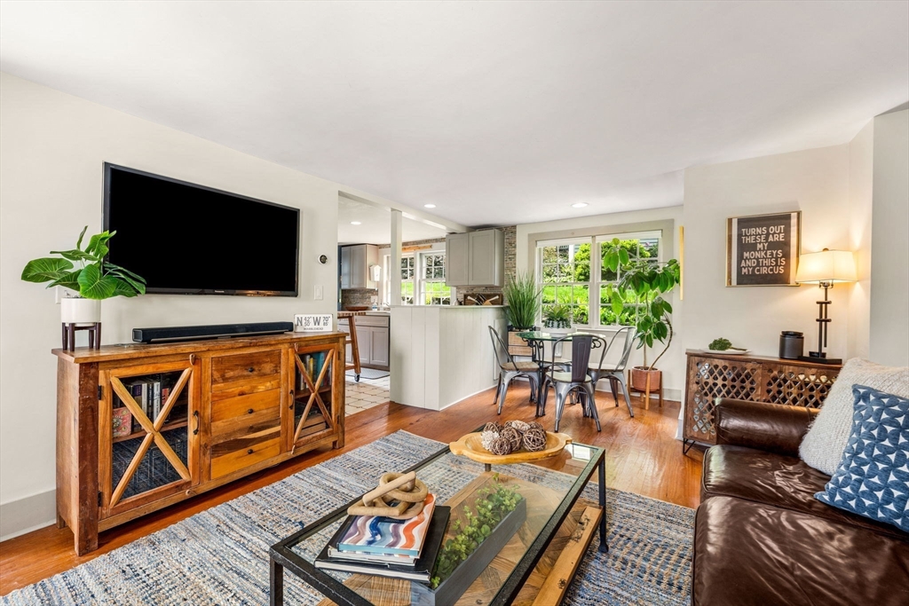 159 Elm Street, Unit 2 Marblehead, MA 01945 - Photo 10 of 34 a living room with furniture and a flat screen tv