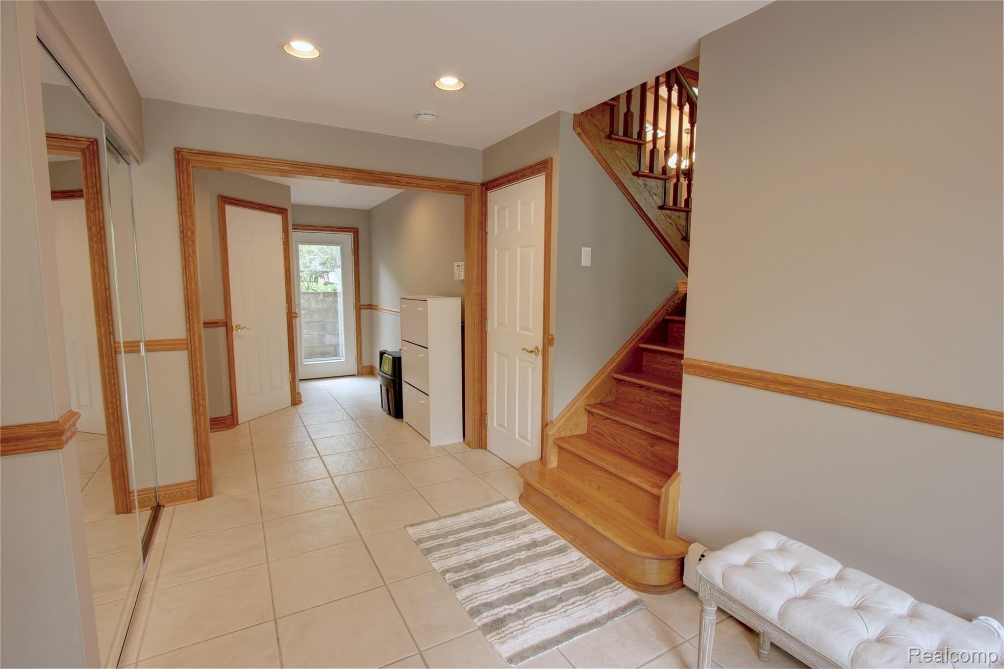 19380 Savage Road Belleville, MI 48111 - Photo 37 of 99 CLEAN GRAND ENTRANCE FOYER