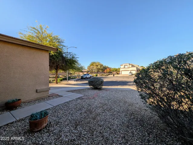 a view of livingroom with furniture