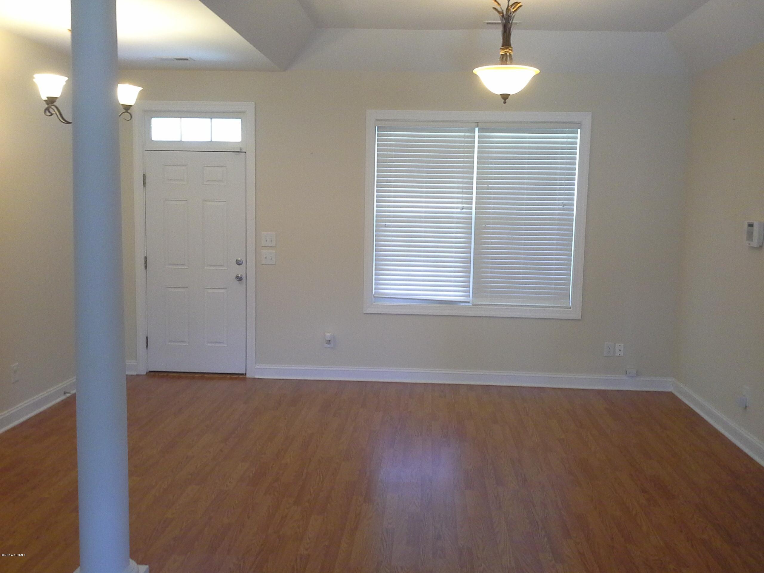 455 Nine Foot Road Newport, NC 28570 - Photo 5 of 24 Foyer & Lv Rm