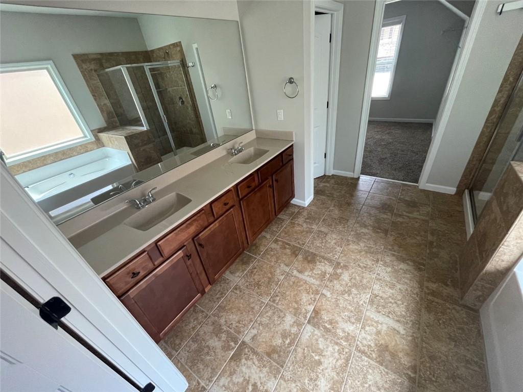 4810 Haysboro Way Cumming, GA 30040 - Photo 19 of 48 a view of kitchen with sink washer and dryer