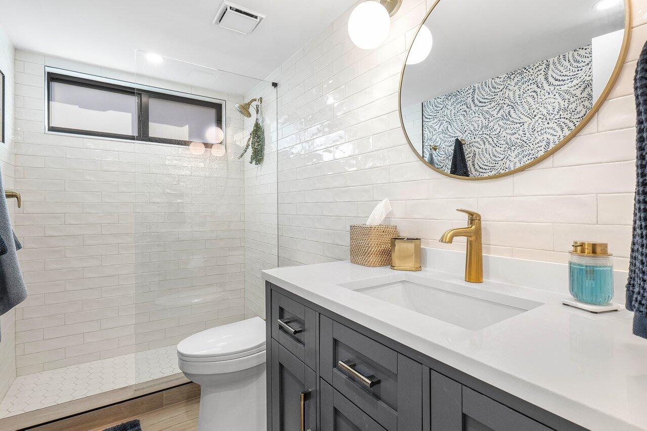 10111 Quail Covey Road, Unit HIBISCUS N Boynton Beach, FL 33436 - Photo 25 of 54 Guest Bath