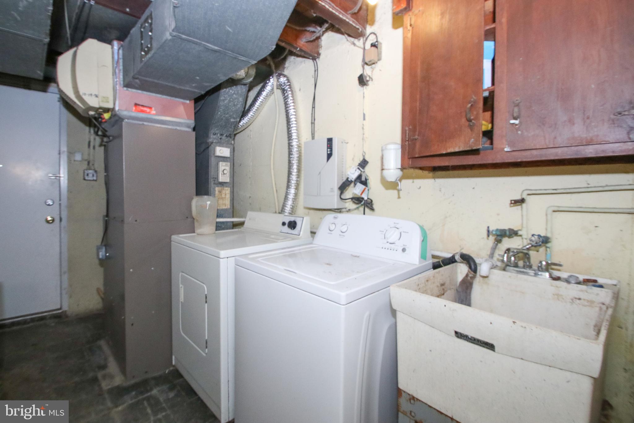 2734 West Country Club Road Philadelphia, PA 19131 - Photo 26 of 30 Laundry