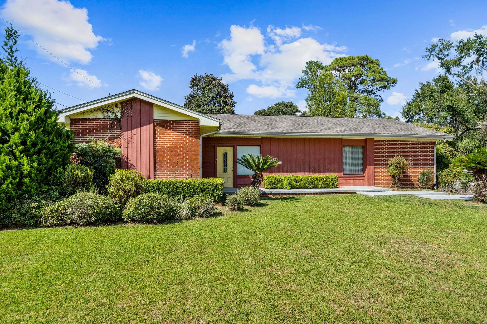 420 West Verbena Avenue Foley, AL 36535 - Photo 2 of 26