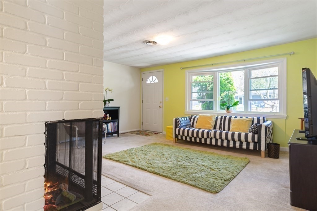 31 Anderson Road Framingham, MA 01701 - Photo 9 of 42 Gallery Image 9