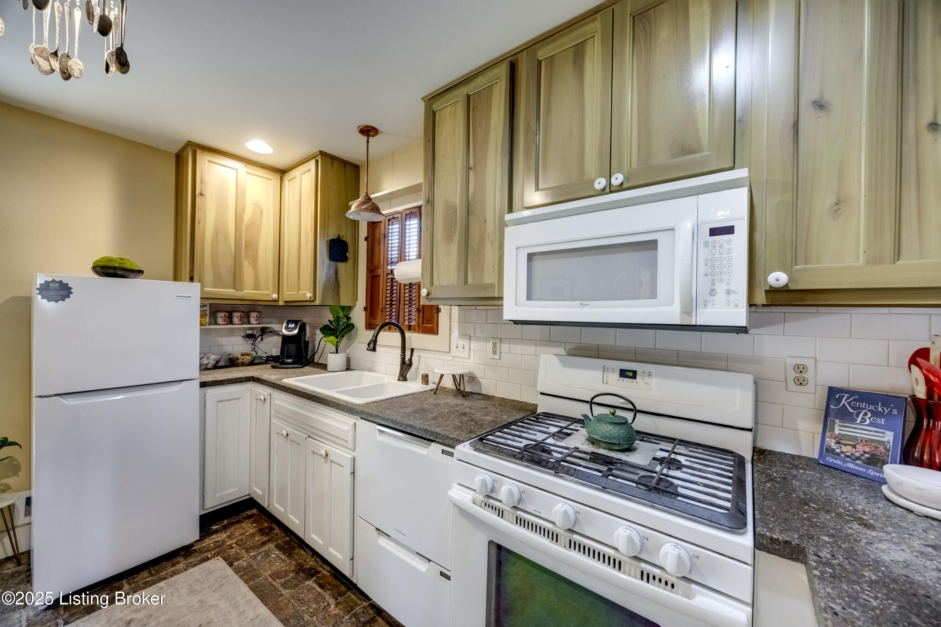 317 East Raspberry Alley Bardstown, KY 40004 - Photo 17 of 59 2Y0A5838-A