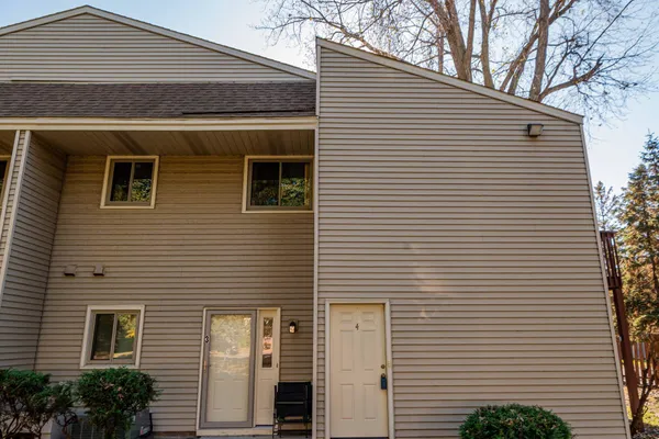 $169,900 | 10650 Kumquat Street Northwest, Unit 4, Coon Rapids, MN 55448