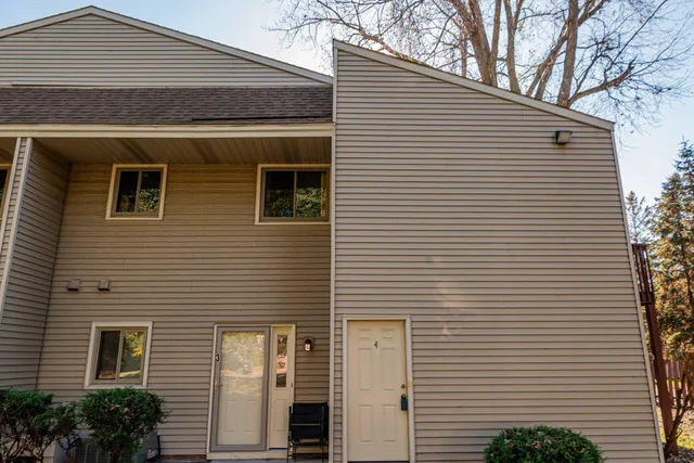 $179,900 | 10650 Kumquat Street Northwest, Unit 504, Coon Rapids, MN 55448