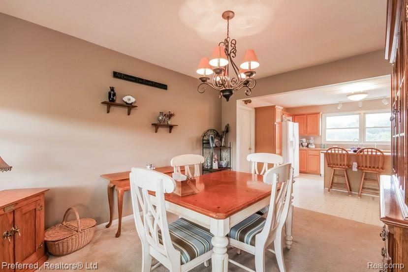 013-Dining_Room-1183757-mls.jpg