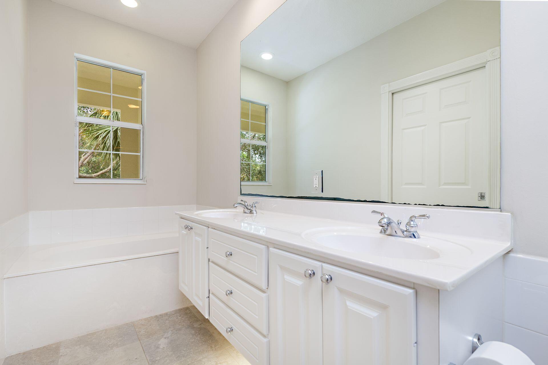 3280 West Community Drive Jupiter, FL 33458 - Photo 18 of 37 Master Bath