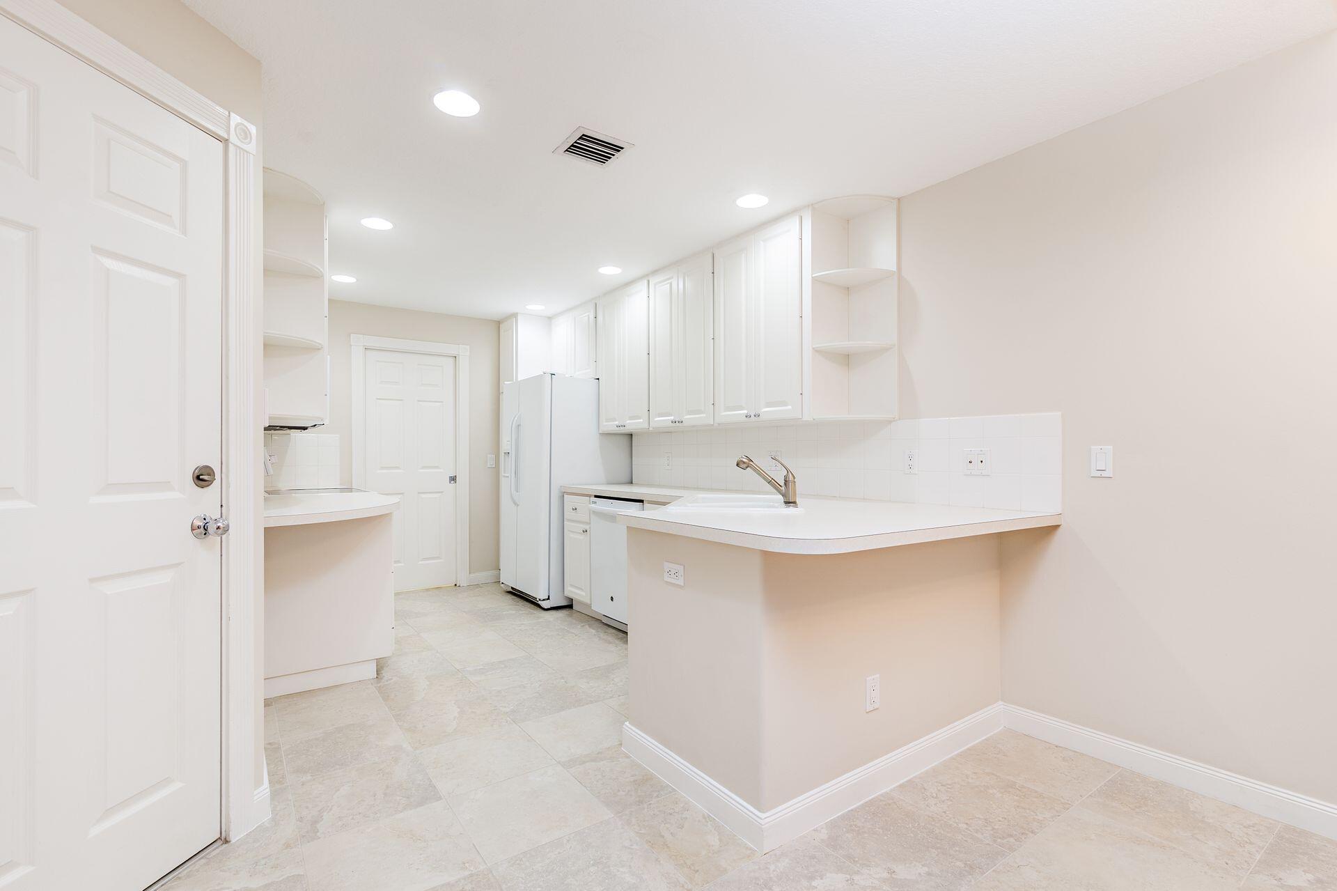 3280 West Community Drive Jupiter, FL 33458 - Photo 10 of 37 Kitchen