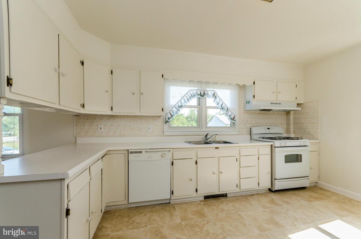 2789 Riva Road Annapolis, MD 21401 - Photo 8 of 19 Kitchen
