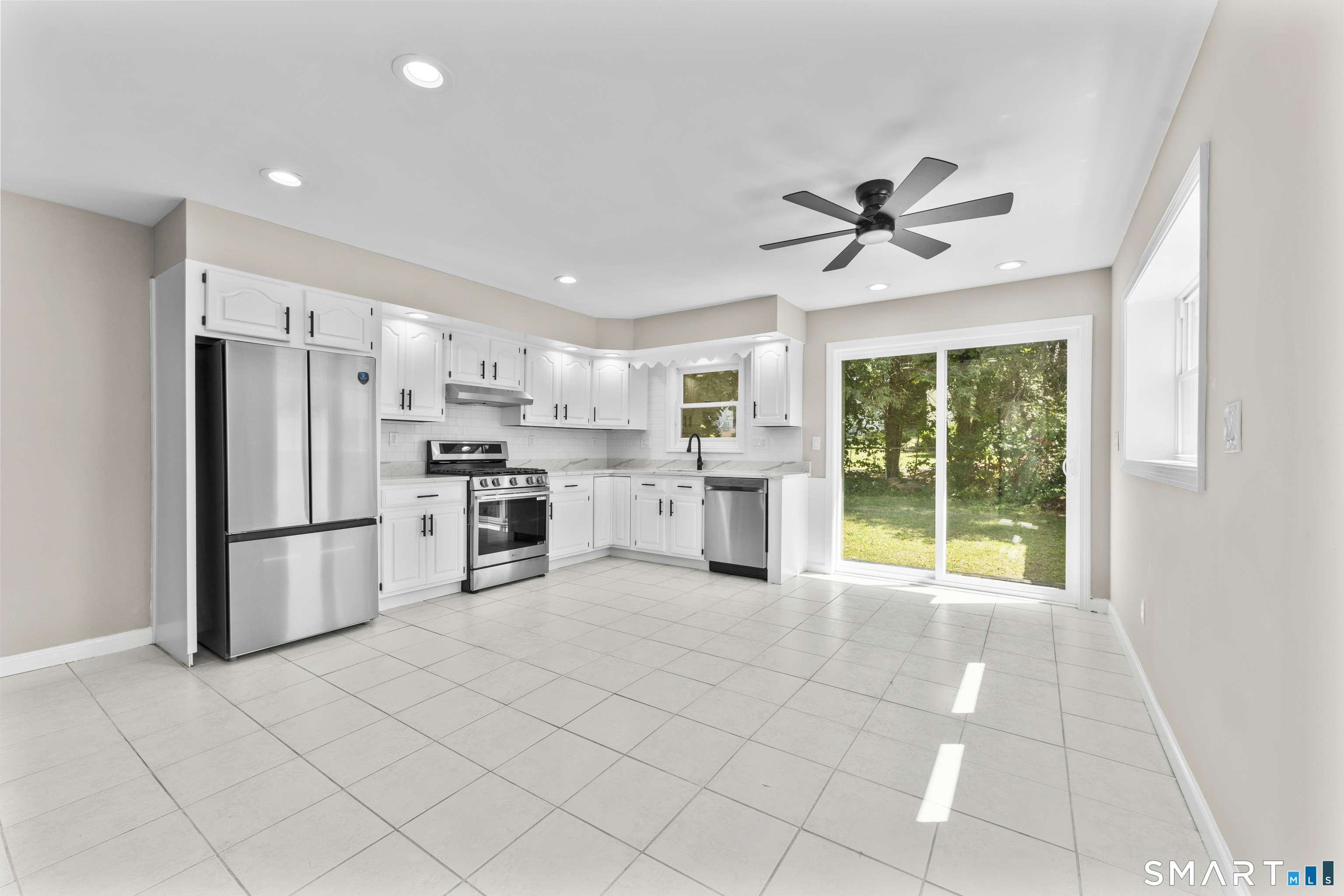 110 Minturn Road Bridgeport, CT 06606 - Photo 18 of 29