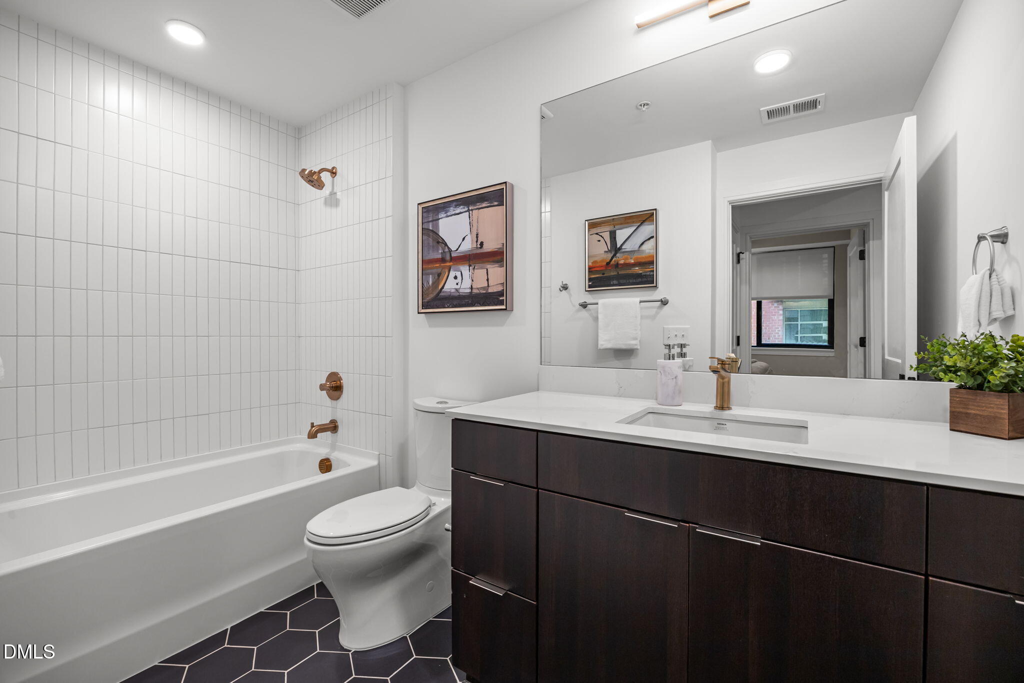 615 West Peace Street, Unit 308 Raleigh, NC 27605 - Photo 19 of 25 a bathroom with a toilet a sink and a bathtub