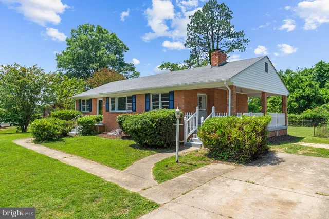 a picture of a room with a cabinet