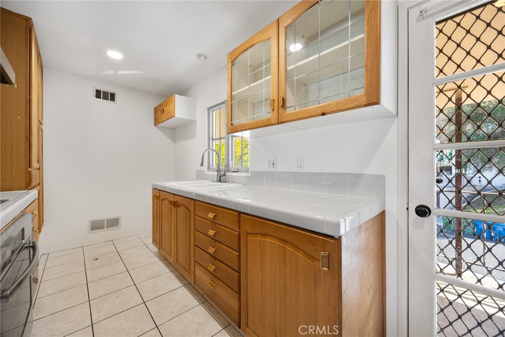 101 Hampden Terrace Alhambra, CA 91801 - Photo 16 of 46 101 Hampden Terrance - Owners unit / Rental