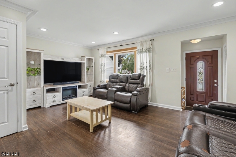 392 Ingall Street Union, NJ 07083 - Photo 8 of 48