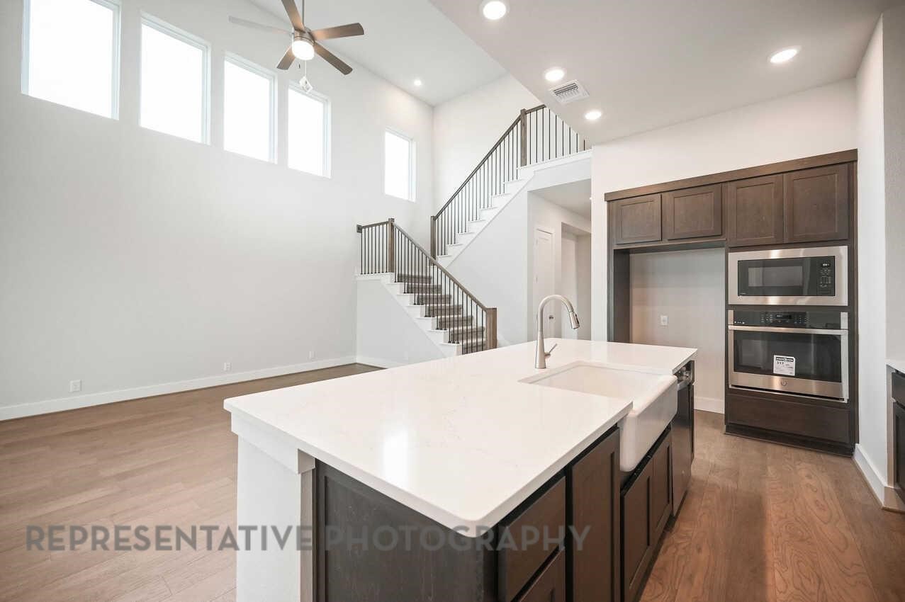 13012 Wandering Rdg Lane Conroe, TX 77302 - Photo 8 of 25 21' Ceilings