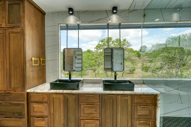 $2,795,000 | 405 Bay W Boulevard, Horseshoe Bay, TX 78657