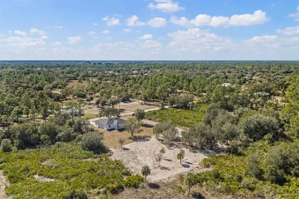 a view of a yard with mountain