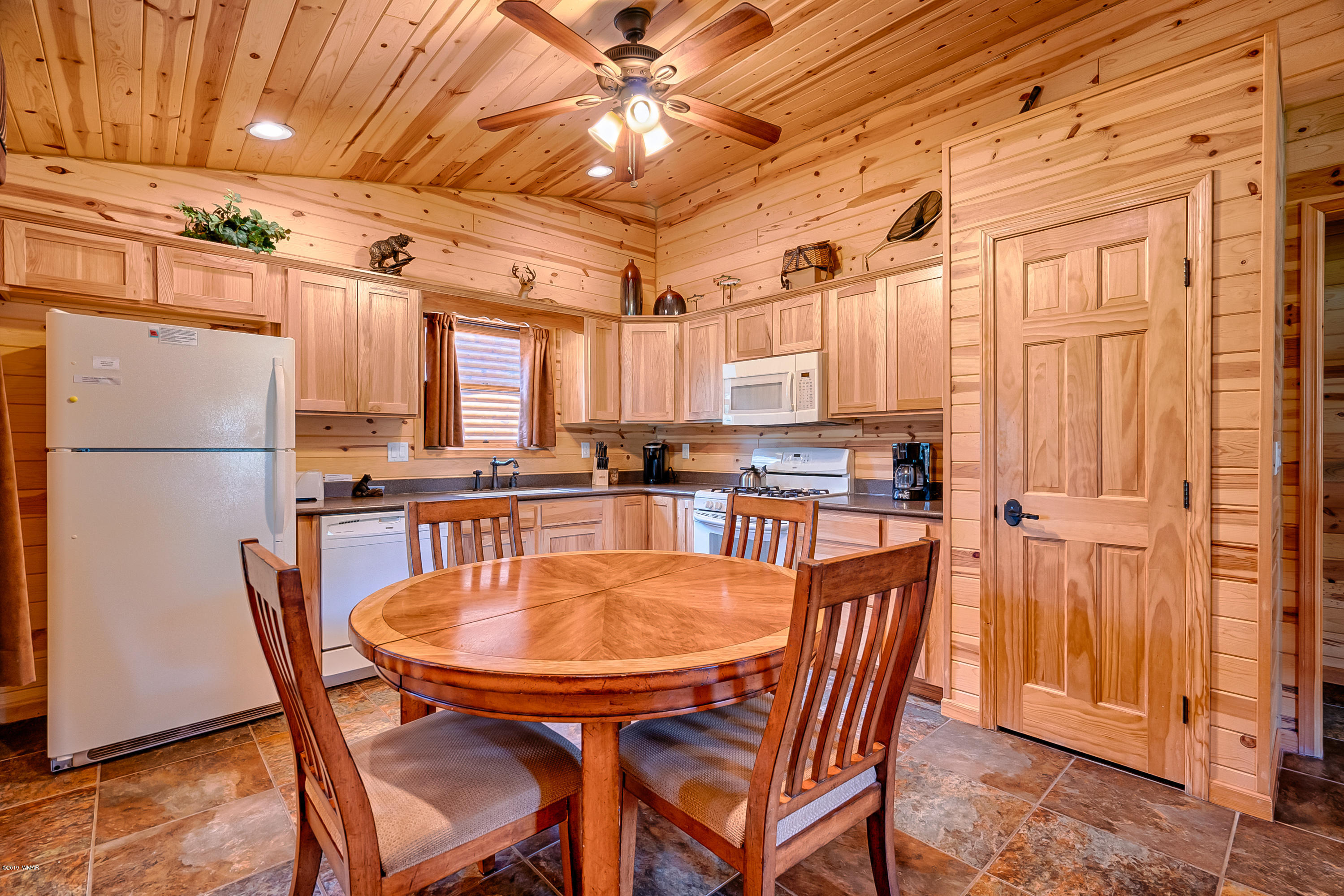 1120 Main, Unit 108 Greer, AZ 85927 - Photo 4 of 35 a dining table with chairs and kitchen view