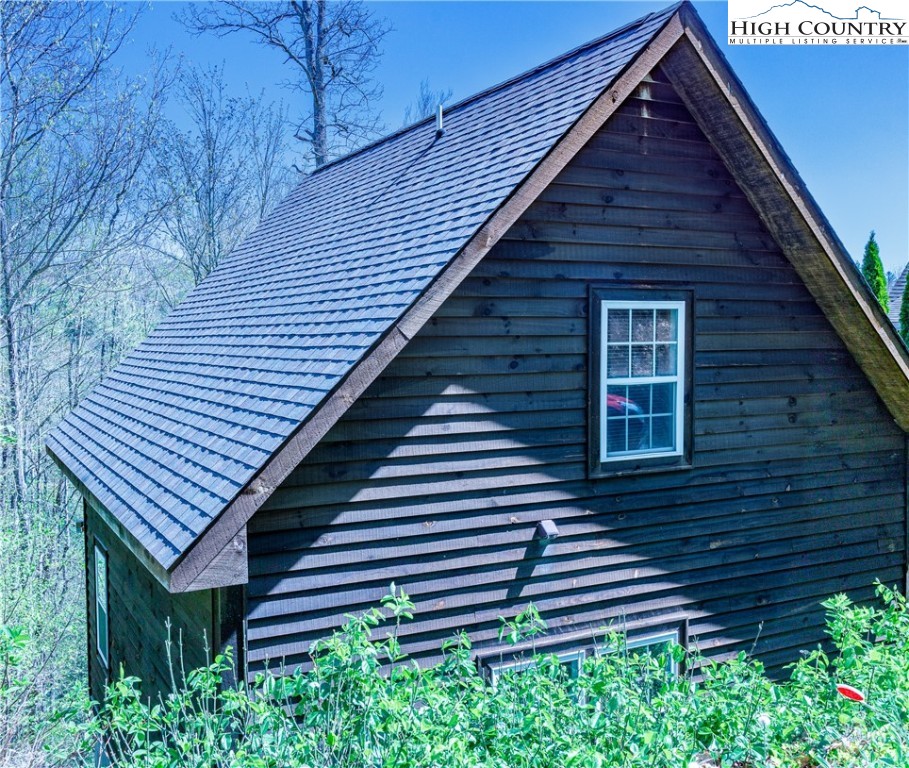 185 Marc Street Boone, NC 28607 - Photo 29 of 30 a backyard of a house