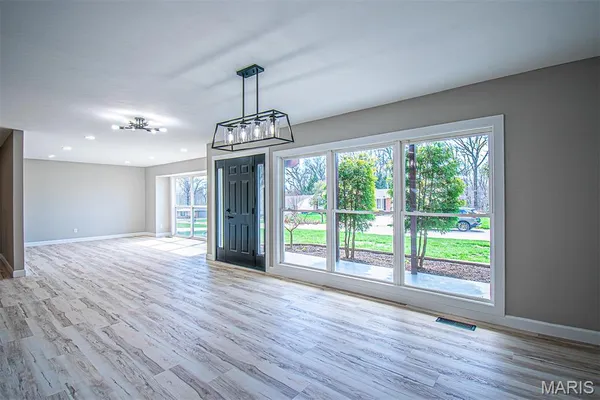 $574,900 | 13123 D`Artagnan Court, Creve Coeur, MO 63141