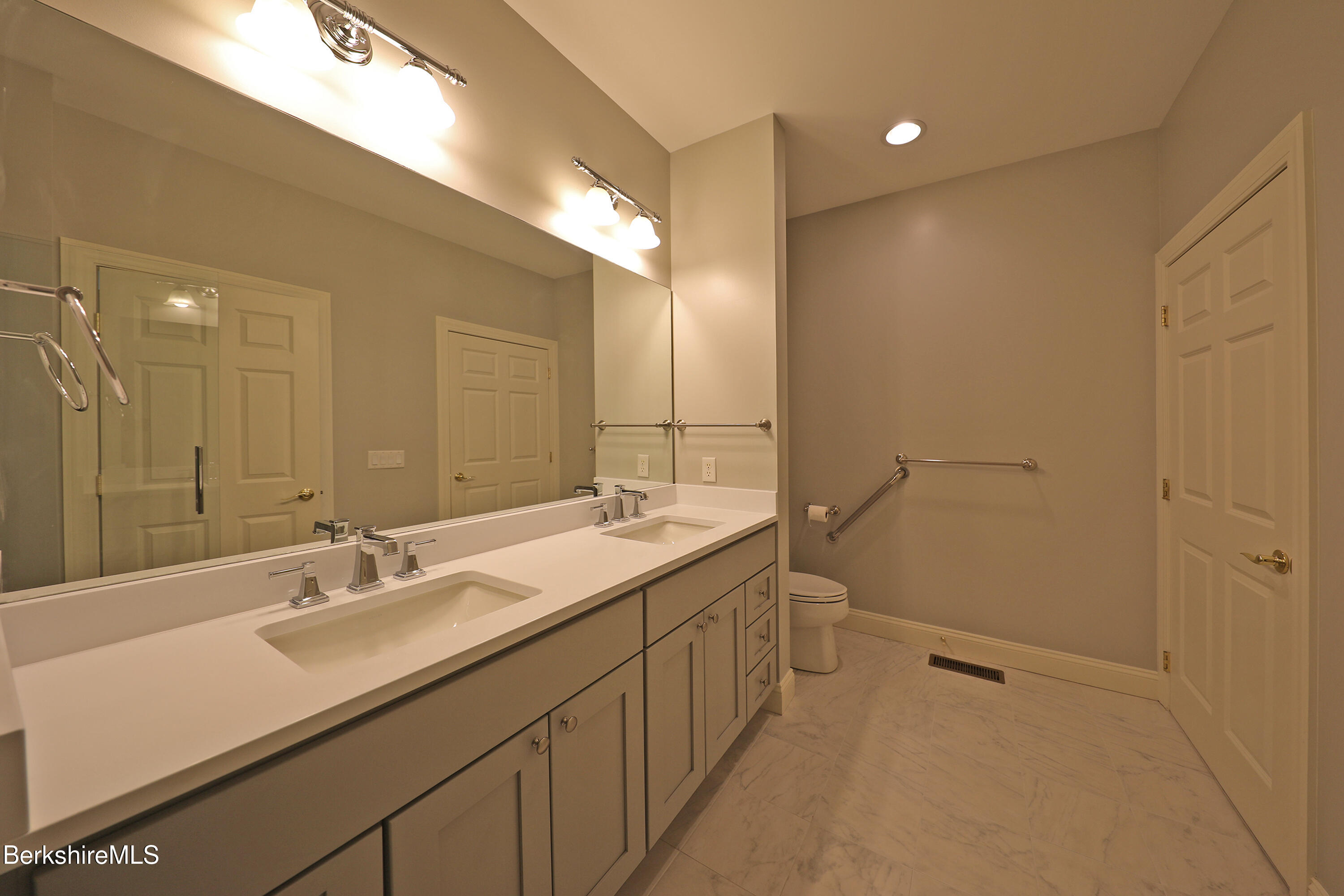 33 Alpine Trail Pittsfield, MA 01201 - Photo 34 of 69 Primary double sinks